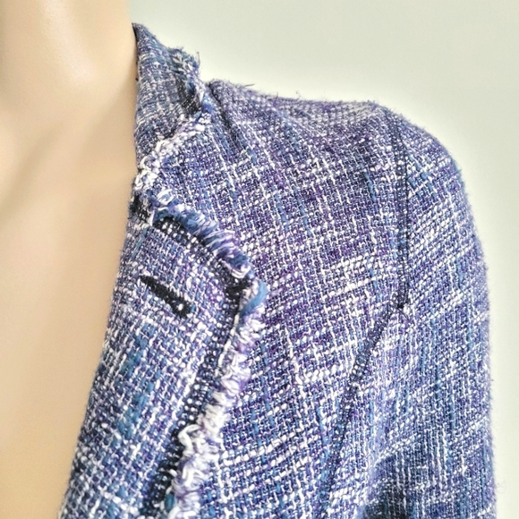 Fitted Textured Blazer with Frayed Edges - Picture 6 of 16